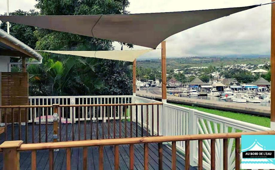 Au Bord De L'Eau Aparthotel Saint-Gilles-les Bains Kültér fotó